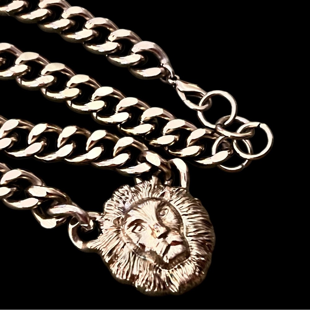 Vintage Curb Chain Large  Lion Face Pendant Necklace Gold Tone 18”